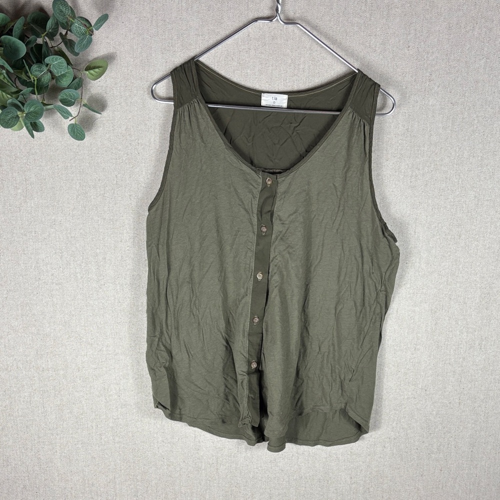 Anthropologie > Olive Sleeveless Button-Up Top Large